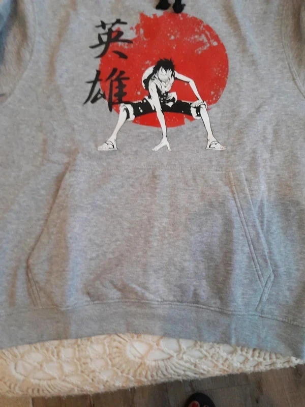 Suéter com capuz (hoodie) de cor cinza claro, Luffy de One Piece – photo 4